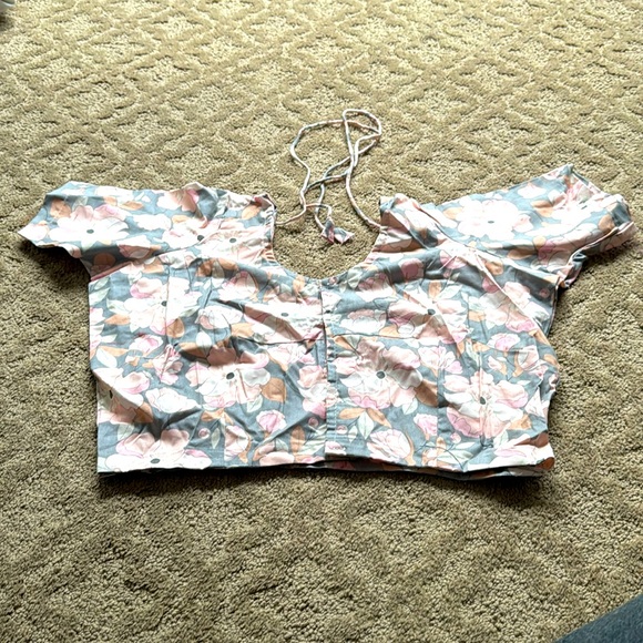 🌸 Beautiful design Top (blouse) 🌸 - Picture 4 of 7